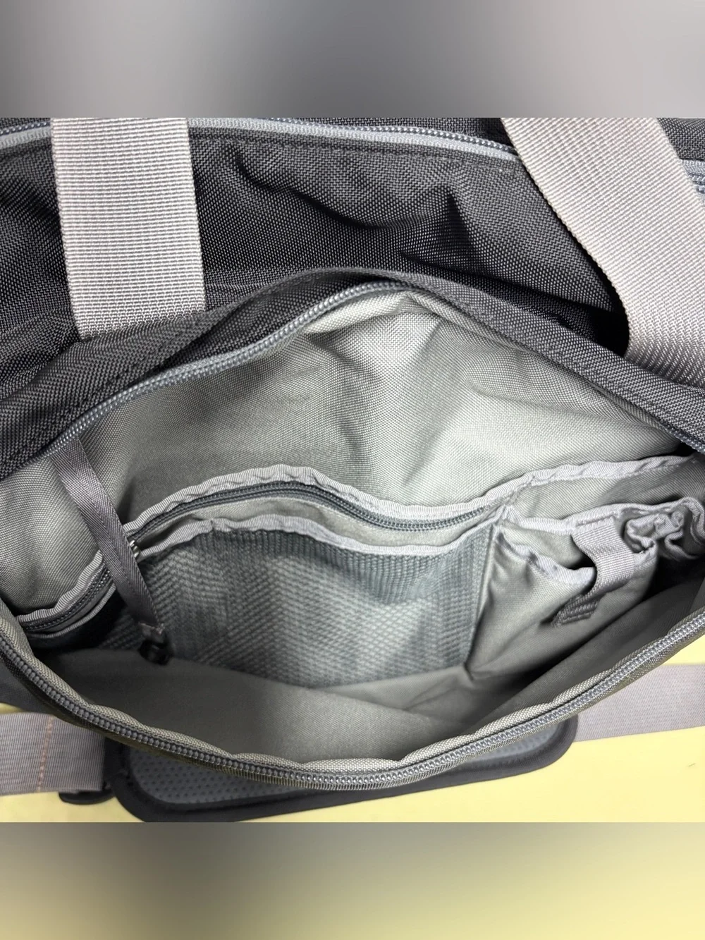 Patagonia Transport Messenger Laptop Travel Bag Black Nylon Crossbody Handles
